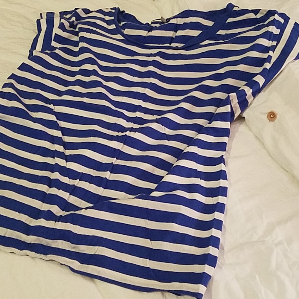 Blue and white striped crew neck GAP Tshirt